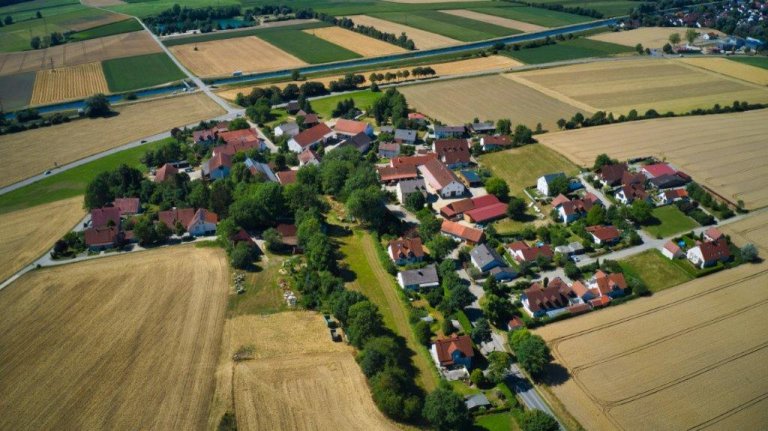 Grossansicht in neuem Fenster: Luftbildaufnahmen Zolling - Anglberg (4/4)